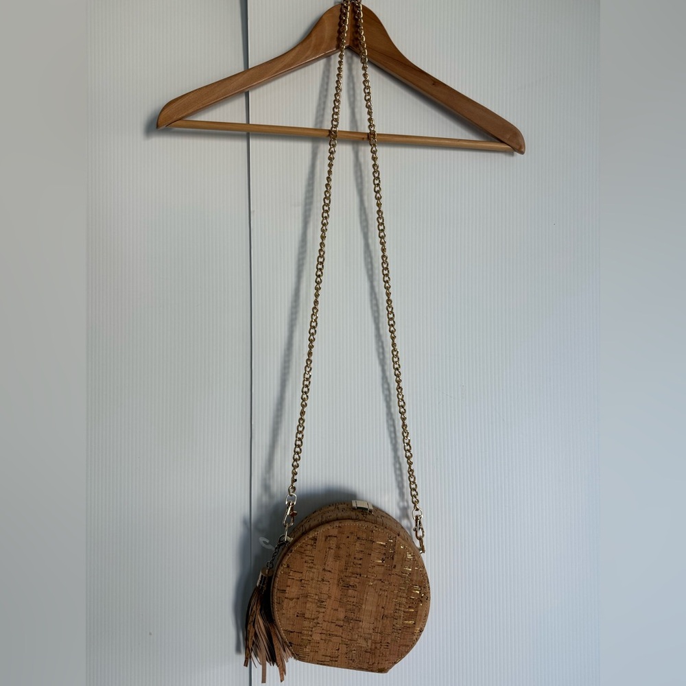 Elegant Tan Crossbody Bag with Chain Strap